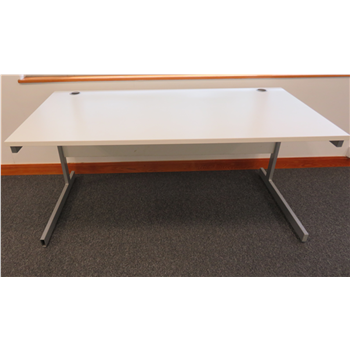 Used White 1600 Desk with Pedestal CKU1883