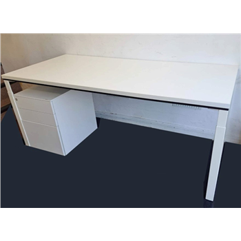 White Knoll 1800mm x 800mm Straight Desk
